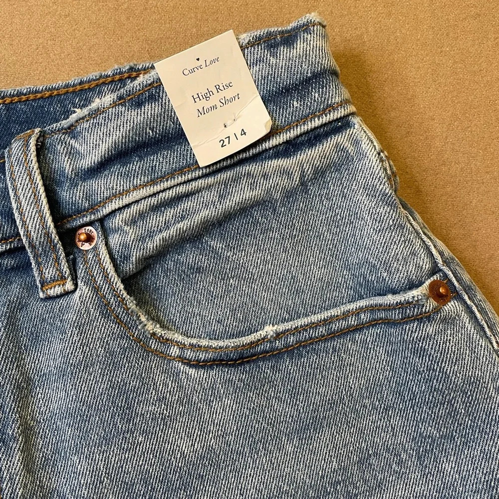 A&F Curve Love The Mom Short High Rise w Sequin Heart Size 4/27 NWT - Picture 3 of 15